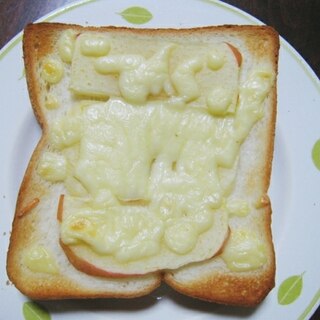 林檎とチーズのトースト